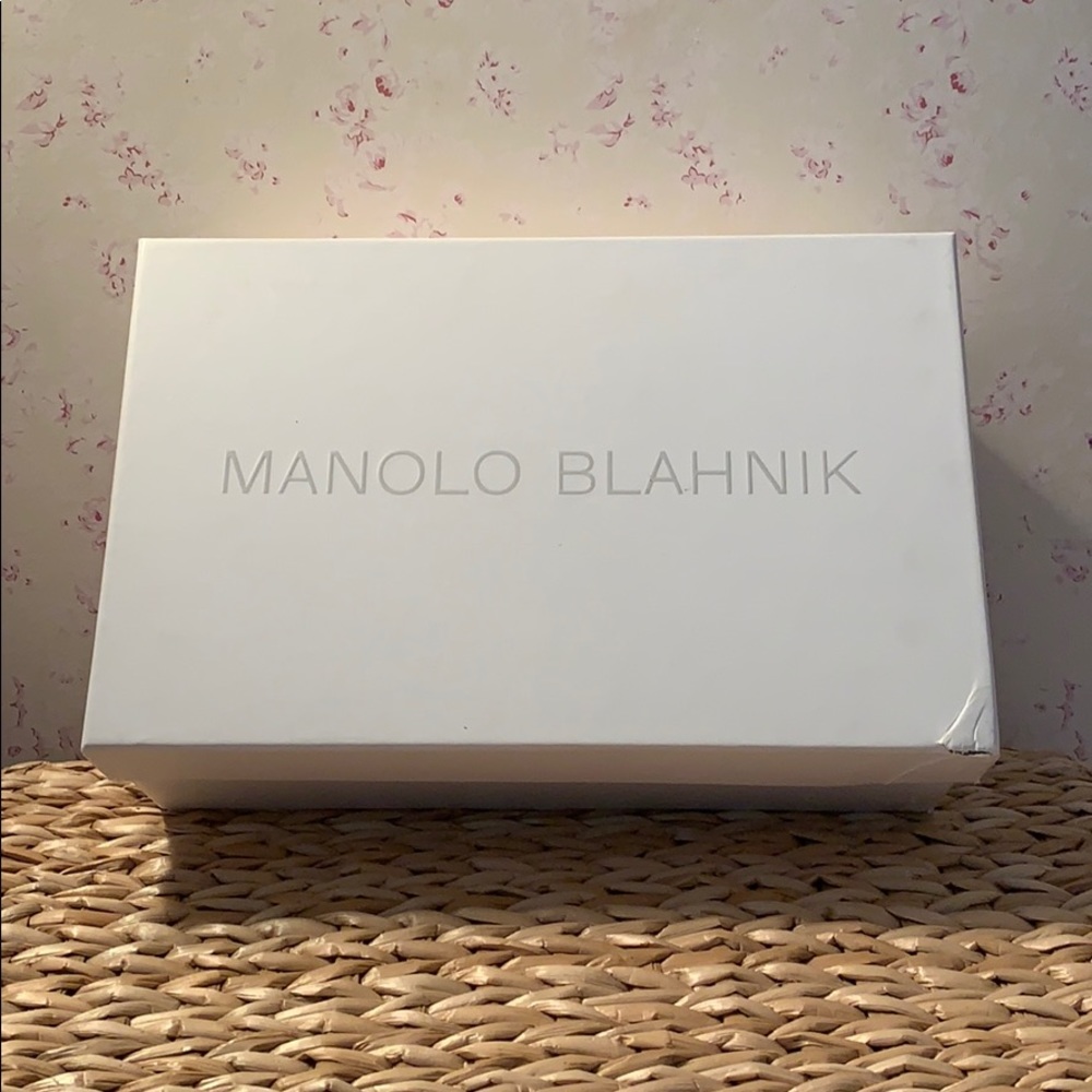 Manolo Blahnik Black Satin Hangisi Pump